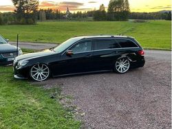 Svart Begagnad 2016 Mercedes E220 Kombi | 140 000 kr