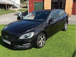 Svart Begagnad 2016 Volvo V60 Momentum Kombi | 92 000 kr (Bra pris)