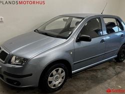 Mörkgrå (grå) Begagnad 2005 Skoda Fabia Halvkombi | 18 900 kr (Marknadspris)