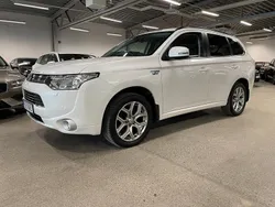 Vit Begagnad 2014 Mitsubishi Outlander P-HEV SUV | 139 000 kr (Marknadspris)