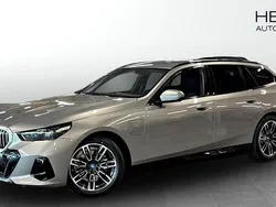Grå (silver) Begagnad 2025 BMW 530e M Sport Kombi | 656 700 kr (Superpris)