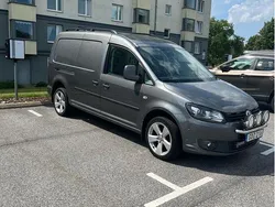 Grå Begagnad 2015 VW Caddy Maxi Minibuss | 106 900 kr (Marknadspris)