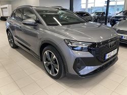 Tyfongrå metallic Begagnad 2023 Audi Q4 e-tron S-Line SUV | 359 900 kr (Marknadspris)
