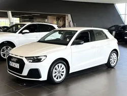 Vit (cortinavit) Ny 2025 Audi A1 Sportback Halvkombi | 274 300 kr (Marknadspris)