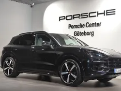 Svart (black) Ny 2025 Porsche Cayenne SUV | 1 575 200 kr (Marknadspris)
