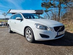 Vit Begagnad 2011 Volvo V60 Kinetic Kombi | 59 800 kr (Marknadspris)