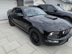 Svart Begagnad 2007 Ford Mustang GT Convertible Cab | 239 000 kr (Marknadspris)