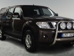 Mörkbrun (brun) Begagnad 2011 Nissan Navara Pickup | 118 900 kr (Lite dyr)