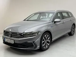 Grå Begagnad 2023 VW Passat | 299 000 kr