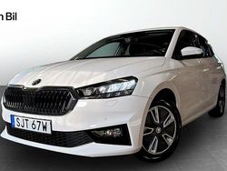 Vit (candy white) Begagnad 2023 Skoda Fabia Style Halvkombi | 223 900 kr (Marknadspris)