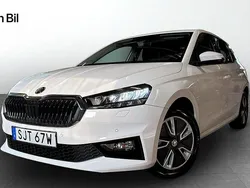 Vit (candy white) Begagnad 2023 Skoda Fabia Style Halvkombi | 223 900 kr (Marknadspris)