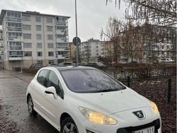 Vit Begagnad 2012 Peugeot 308 Halvkombi | 29 900 kr (Marknadspris)