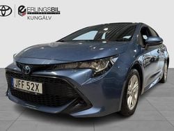 Blå Begagnad 2022 Toyota Corolla Hybrid Active Halvkombi | 234 900 kr (Marknadspris)