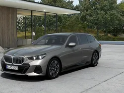 Grå (oxide grey) Ny 2024 BMW i5 M Sport Sedan | 814 900 kr (Superpris)