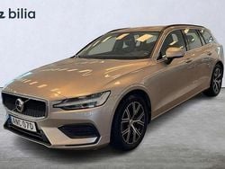 Ljusgrå Begagnad 2023 Volvo V60 Core Kombi | 319 900 kr (Bra pris)
