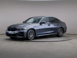 Grå Begagnad 2020 BMW 330e M Sport Sedan | 295 000 kr (Marknadspris)