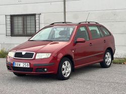 Mörkröd (röd) Begagnad 2006 Skoda Fabia Halvkombi | 19 800 kr (Marknadspris)