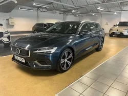 Mörkblå Begagnad 2021 Volvo V60 Inscription Kombi | 339 900 kr (Marknadspris)