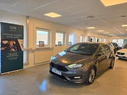 Grå Begagnad 2018 Ford Focus ST-Line Halvkombi | 109 900 kr (Superpris)