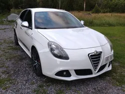 Vit Begagnad 2011 Alfa Romeo Giulietta Quadrifoglio Verde Halvkombi | 79 000 kr