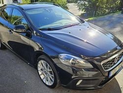 Svart Begagnad 2013 Volvo V40 CC Summum Kombi | 155 000 kr (Lite dyr)
