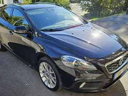 Svart Begagnad 2013 Volvo V40 CC Summum Kombi | 159 000 kr (Dyr)