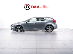 Grå Begagnad 2017 Volvo V40 R-Design Kombi | 198 700 kr (Lite dyr)