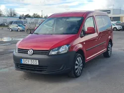 Röd Begagnad 2014 VW Caddy Maxi Life Life Minibuss | 95 000 kr