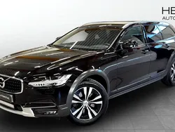 Svart (black) Begagnad 2020 Volvo V90 CC Momentum Kombi | 334 700 kr (Marknadspris)