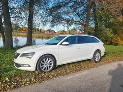 Vit Begagnad 2017 Skoda Superb Business Line Kombi | 129 000 kr (Superpris)