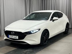 Vit Begagnad 2020 Mazda 3 Halvkombi | 219 900 kr