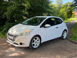 Vit Begagnad 2012 Peugeot 208 Halvkombi | 49 500 kr