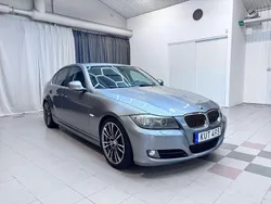 Grå Begagnad 2009 BMW 325 Comfort Edition Sedan | 94 900 kr (Marknadspris)