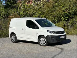 Vit Begagnad 2021 Peugeot Partner Minibuss | 154 900 kr (Bra pris)