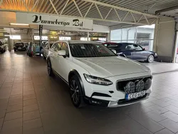 Vit Begagnad 2019 Volvo V90 CC Momentum Kombi | 199 500 kr (Dyr)