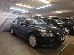 Svart Begagnad 2005 Volvo S40 Sedan | 24 900 kr (Marknadspris)