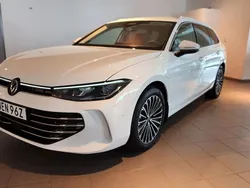 Vit Begagnad 2024 VW Passat Elegance Kombi | 499 900 kr