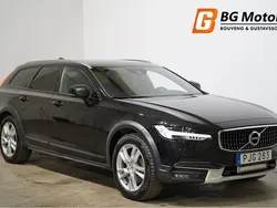 Svart Begagnad 2017 Volvo V90 CC Momentum Kombi | 219 700 kr (Marknadspris)