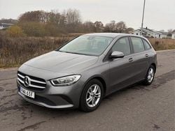 Grå Begagnad 2019 Mercedes B200 Minibuss | 204 900 kr (Marknadspris)