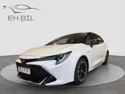 Vit Begagnad 2020 Toyota Corolla Hybrid Sport Halvkombi | 239 900 kr (Marknadspris)
