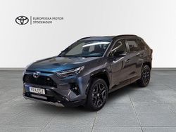 Mörkgrå Begagnad 2024 Toyota RAV4 Hybrid Sport SUV | 499 800 kr (Marknadspris)