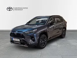 Mörkgrå Begagnad 2024 Toyota RAV4 Hybrid Sport SUV | 514 900 kr (Marknadspris)