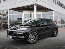 Svart Begagnad 2024 Porsche Cayenne Chrono SUV | 1 139 000 kr (Marknadspris)