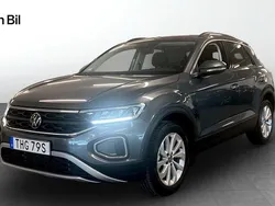 Grå Begagnad 2024 VW T-Roc Life SUV | 309 900 kr (Lite dyr)