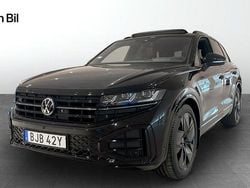Svart (grenadilla black metallic) Ny 2025 VW Touareg R-line SUV | 924 800 kr (Superpris)