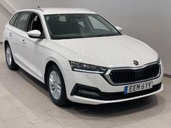 Vit (candy white) Begagnad 2022 Skoda Octavia Ambition Kombi | 214 900 kr (Bra pris)