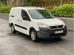 Vit Begagnad 2016 Peugeot Partner Minibuss | 45 000 kr (Marknadspris)