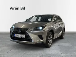 Ljusgrå Begagnad 2019 Lexus NX300h Executive Line SUV | 339 000 kr (Marknadspris)