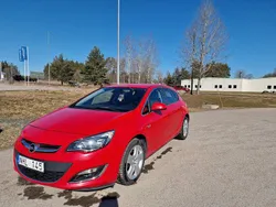 Röd Begagnad 2013 Opel Astra Sport Halvkombi | 53 000 kr (Marknadspris)