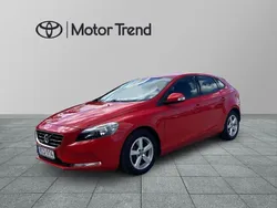 Röd Begagnad 2016 Volvo V40 Kinetic Kombi | 174 900 kr (Marknadspris)
